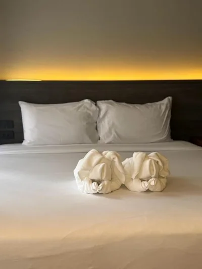Deluxe Double Room with Balcony — Leon's Loft House